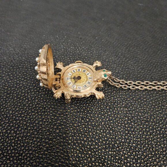 TURTLE PENDANT WITH PEARLS & GREEN STONE EYES, ENDURA ROMAN NUMERAL WATCH & PIN - Picture 11 of 16
